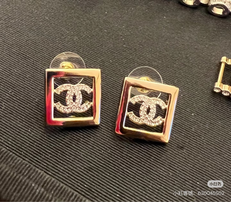 Chanel 全新🔥現貨 方型水鑽 耳針 (E01)-1