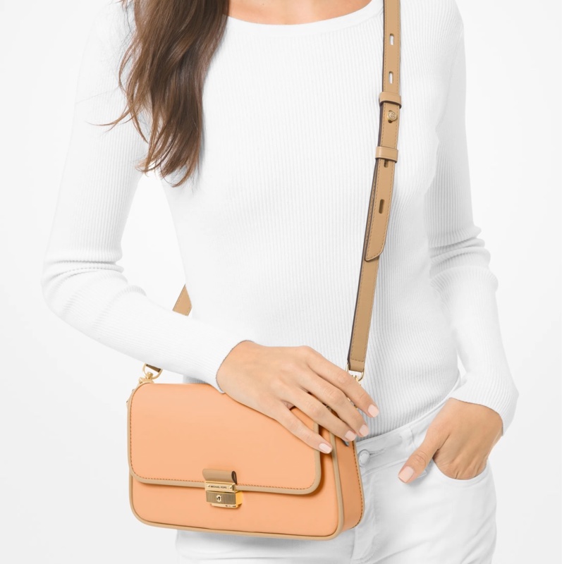 Michael Kors 女士 Bradshaw 小號翻蓋單肩包均碼碼26cm*4cm*14cm-2