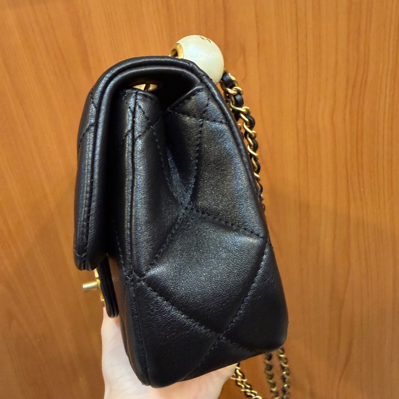 Chanel 黑羊皮霧金釦CF20珍珠湯圓斜背包-2