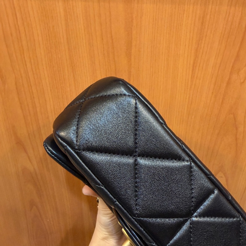 Chanel 黑羊皮霧金釦CF20珍珠湯圓斜背包-7