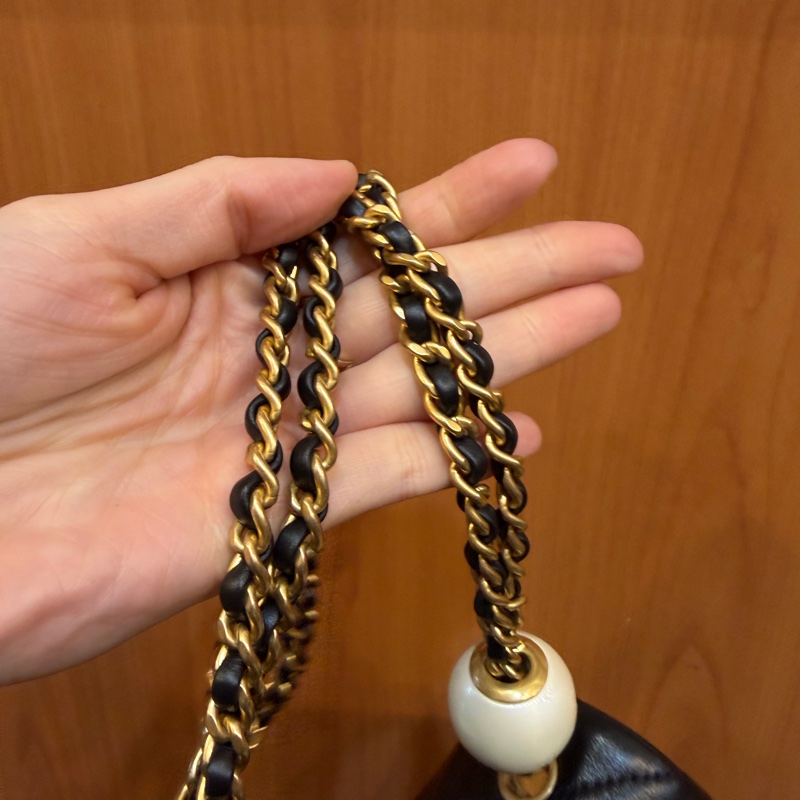 Chanel 黑羊皮霧金釦CF20珍珠湯圓斜背包-12