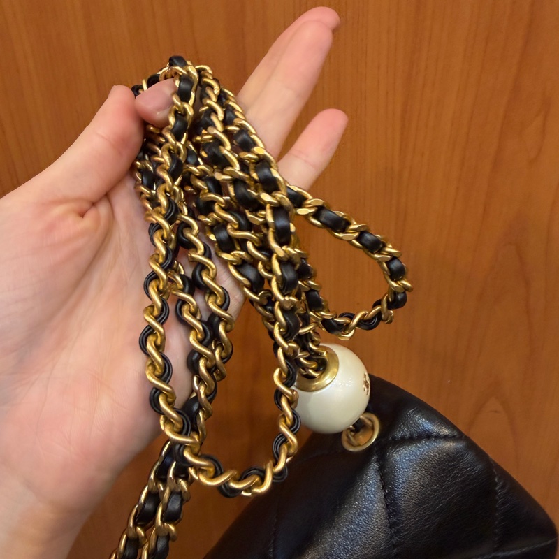 Chanel 黑羊皮霧金釦CF20珍珠湯圓斜背包-13