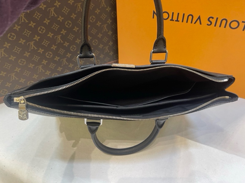 99新LouisVuitton路易威登Anton Soft 公文包 黑色小牛皮 低調有質感 大容量 內部隔層超實用 附件：塵袋 手提袋 肩帶 尺寸：39×28×7cm-5