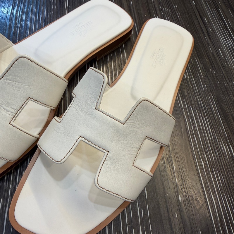 Hermes 白小牛皮Oran涼鞋H202230-2