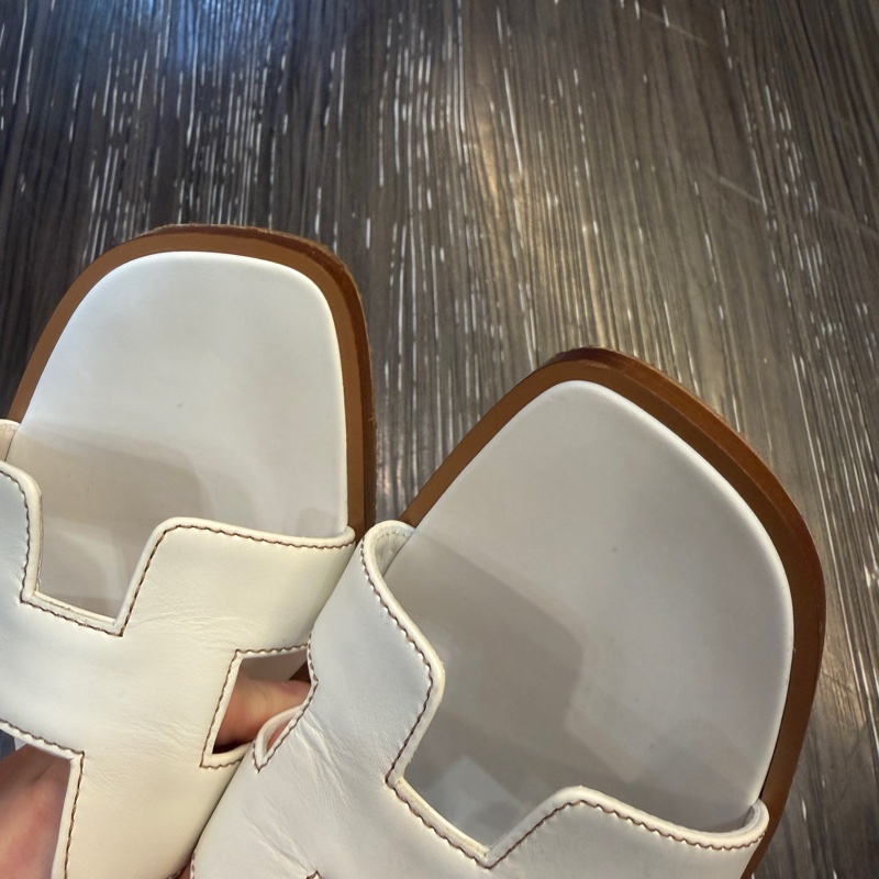 Hermes 白小牛皮Oran涼鞋H202230-5