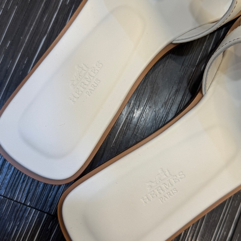 Hermes 白小牛皮Oran涼鞋H202230-10