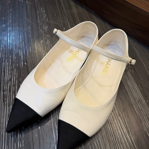 Chanel 黑羅緞拼白小羊皮淡金釦瑪莉珍G46849