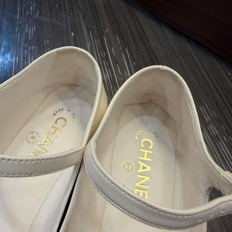 Chanel 黑羅緞拼白小羊皮淡金釦瑪莉珍G46849-3