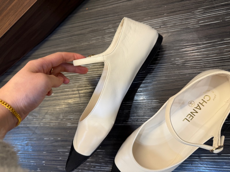 Chanel 黑羅緞拼白小羊皮淡金釦瑪莉珍G46849-4