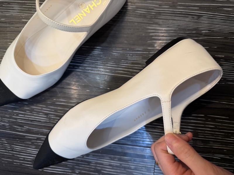 Chanel 黑羅緞拼白小羊皮淡金釦瑪莉珍G46849-5