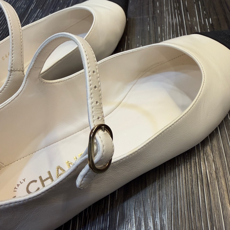 Chanel 黑羅緞拼白小羊皮淡金釦瑪莉珍G46849-9