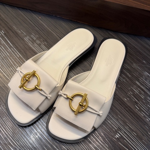Hermes 白牛皮Isle Sandal涼鞋