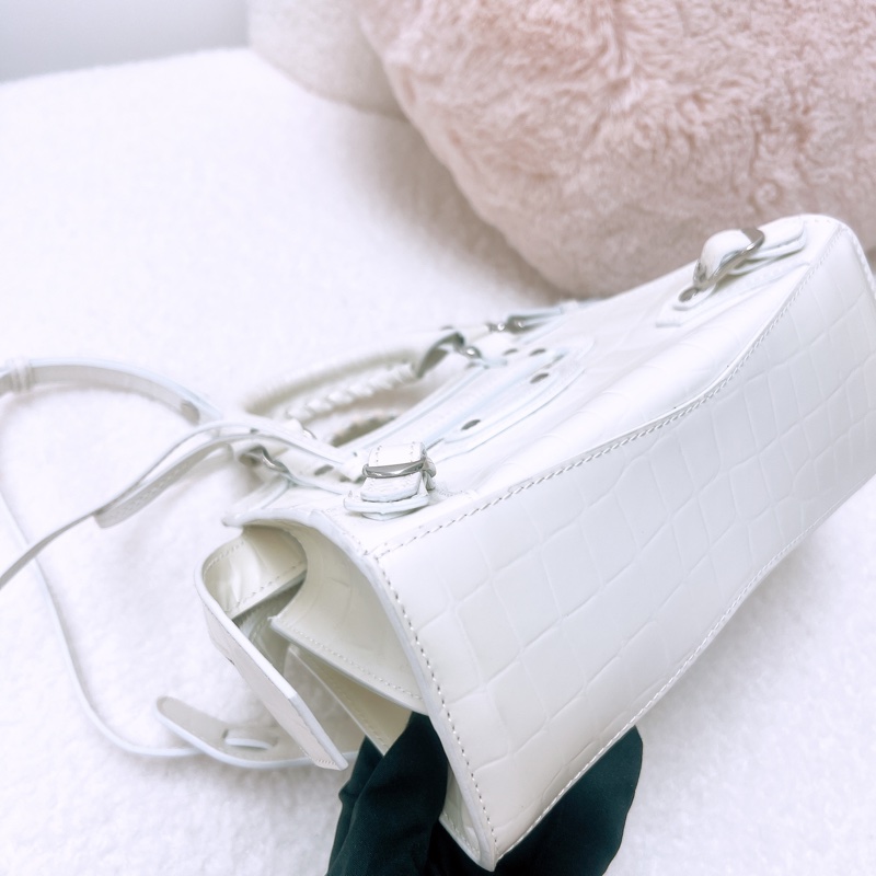 Balenciaga neo classic city 迷你白色機車包-2