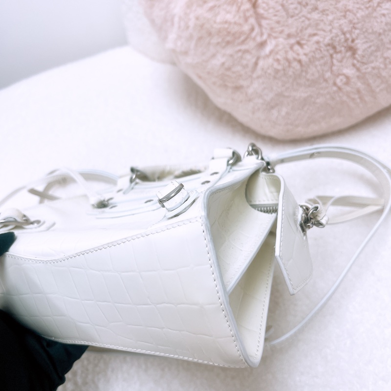 Balenciaga neo classic city 迷你白色機車包-3