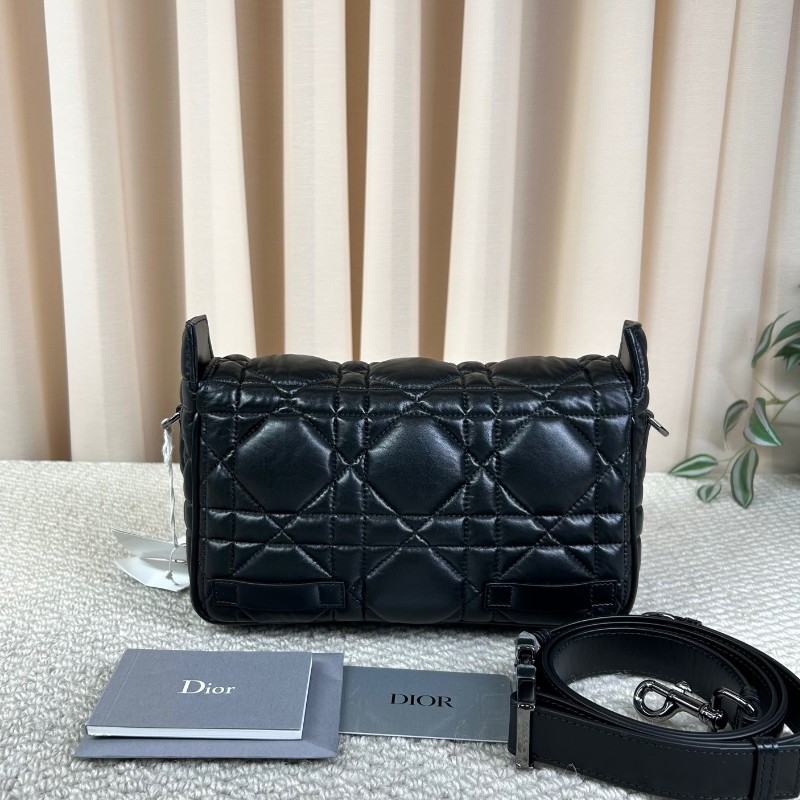 迪奧DIOR Camp系列藤格紋郵差包 有肩帶 可單肩可斜挎 容量實用 日常百搭 包型非常的立體飽滿-1