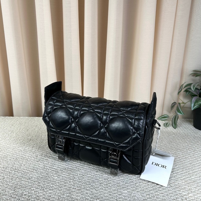 迪奧DIOR Camp系列藤格紋郵差包 有肩帶 可單肩可斜挎 容量實用 日常百搭 包型非常的立體飽滿-3