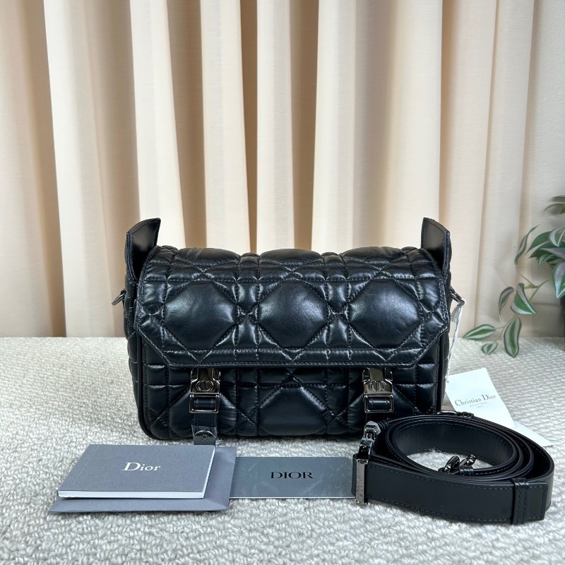 迪奧DIOR Camp系列藤格紋郵差包 有肩帶 可單肩可斜挎 容量實用 日常百搭 包型非常的立體飽滿-5