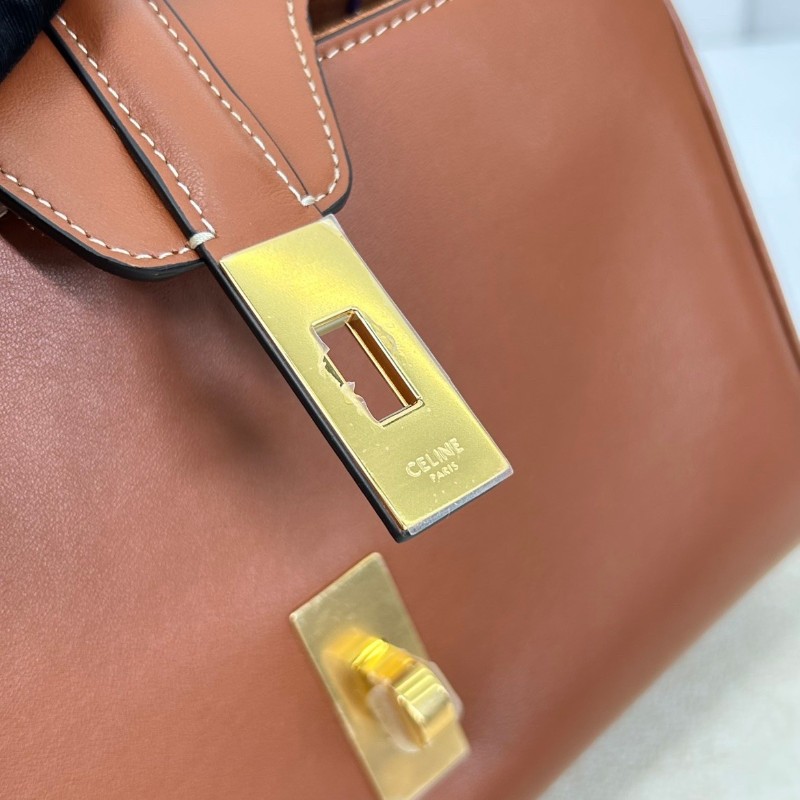 專櫃價3.9折！CELINE賽琳  附件肩帶 soft 16 可拆卸肩帶金扣旋轉鎖扣 光滑牛皮革 焦糖色單肩斜挎包-15