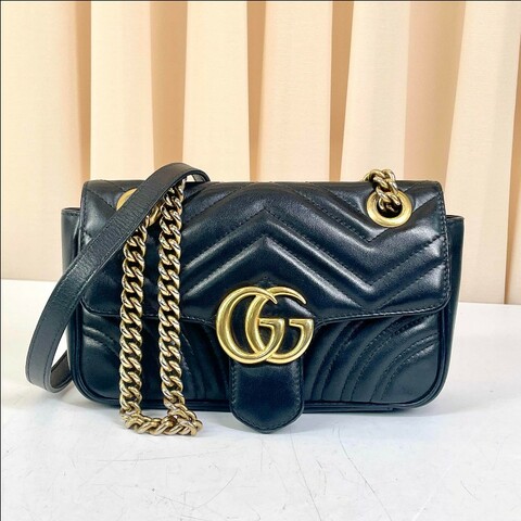 古馳Gucci GG Marmont22馬蒙22黑金鏈條包 黑色牛皮 金色雙G徽標 可單肩斜挎