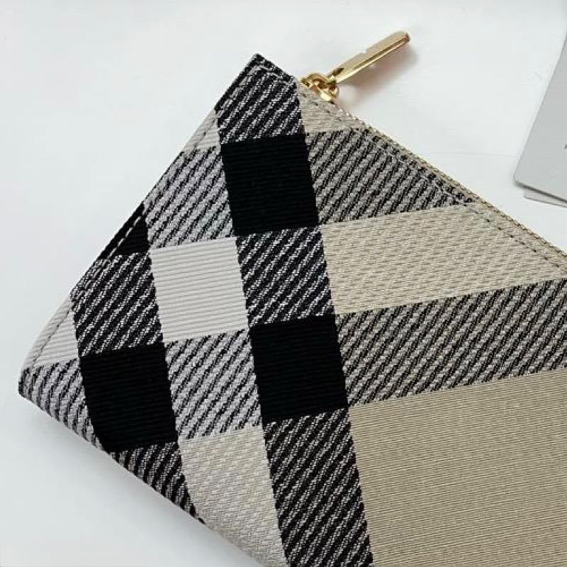 Burberry Bi fold long wallet ( Beige )-3