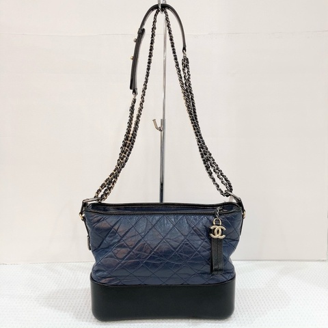 Chanel/香奈兒海軍藍拼黑復古小牛皮中號流浪包，尺寸28*10*23，