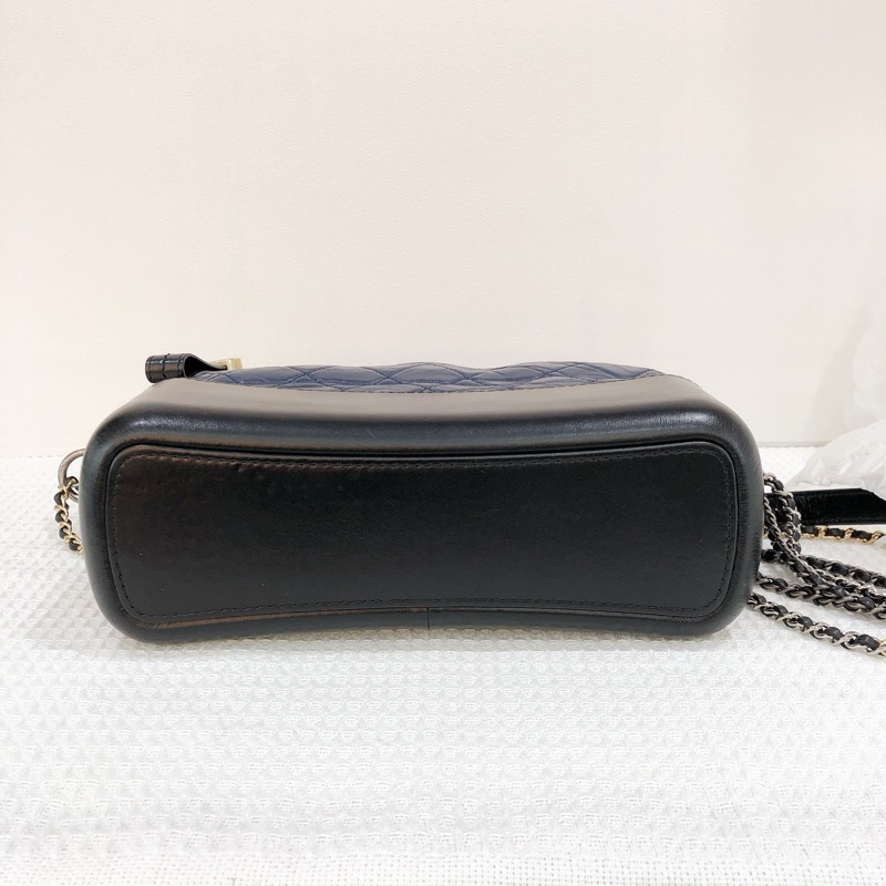 Chanel/香奈兒海軍藍拼黑復古小牛皮中號流浪包，尺寸28*10*23，-7