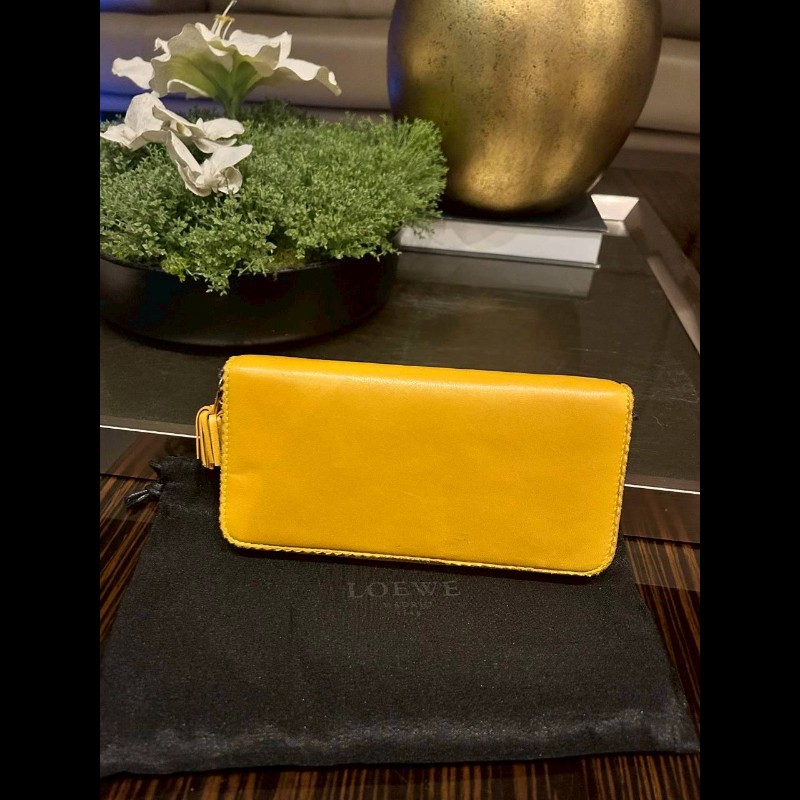 Loewe 小羊皮拉鏈長夾-1