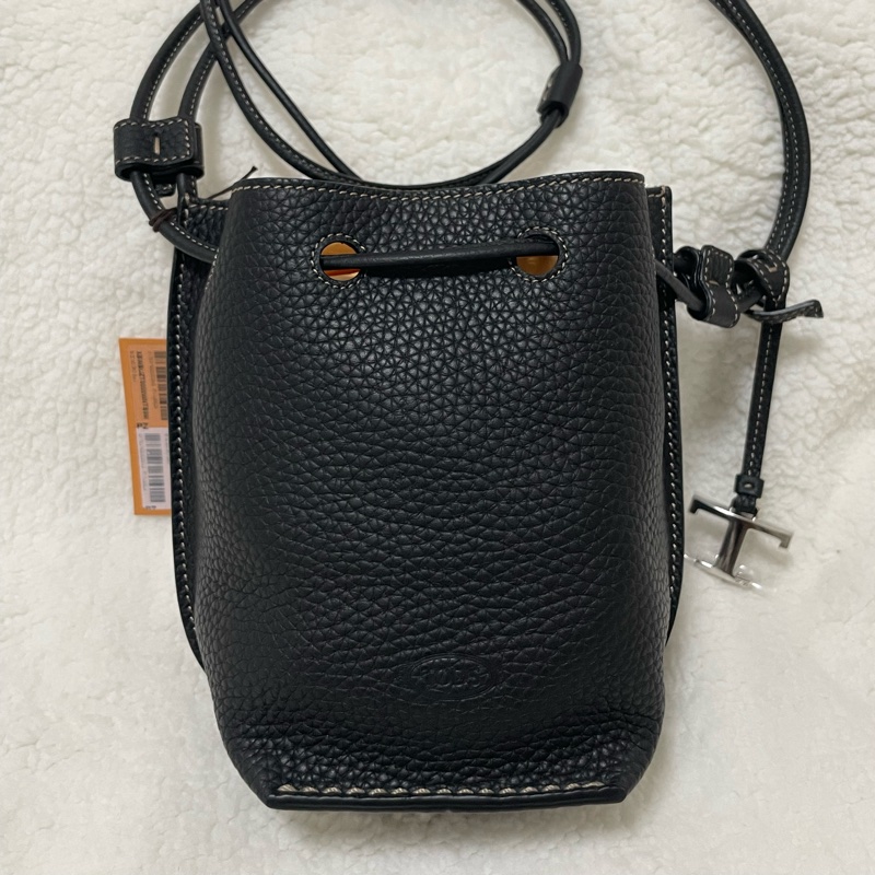 Tod’s荔紋牛皮水桶側背包 （黑色）-5