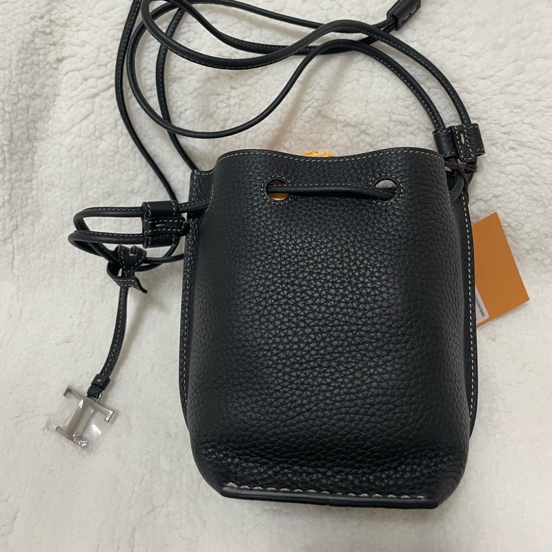 Tod’s荔紋牛皮水桶側背包 （黑色）-6