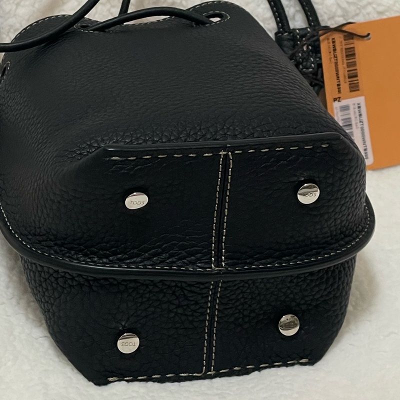 Tod’s荔紋牛皮水桶側背包 （黑色）-7