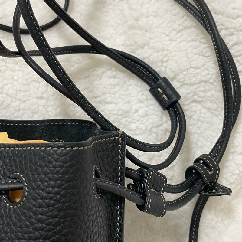 Tod’s荔紋牛皮水桶側背包 （黑色）-10