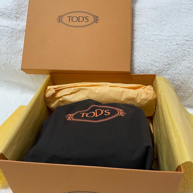 Tod’s荔紋牛皮水桶側背包 （黑色）-11