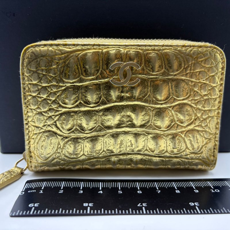 香奈兒 經典款金色鱷魚紋壓花短款拉鍊錢包-7