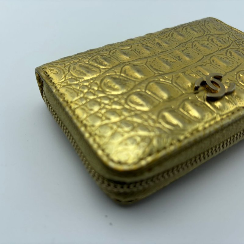 香奈兒 經典款金色鱷魚紋壓花短款拉鍊錢包-12