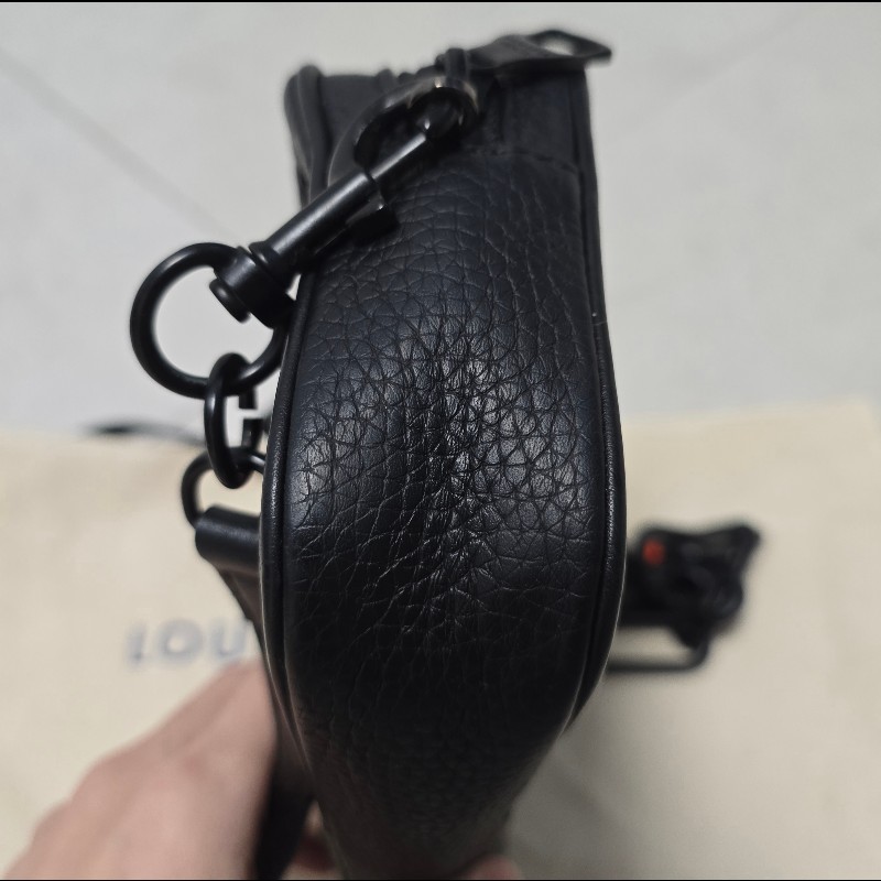 LOUIS VUITTON路易威登 黑色滿版老花壓紋小背包-7