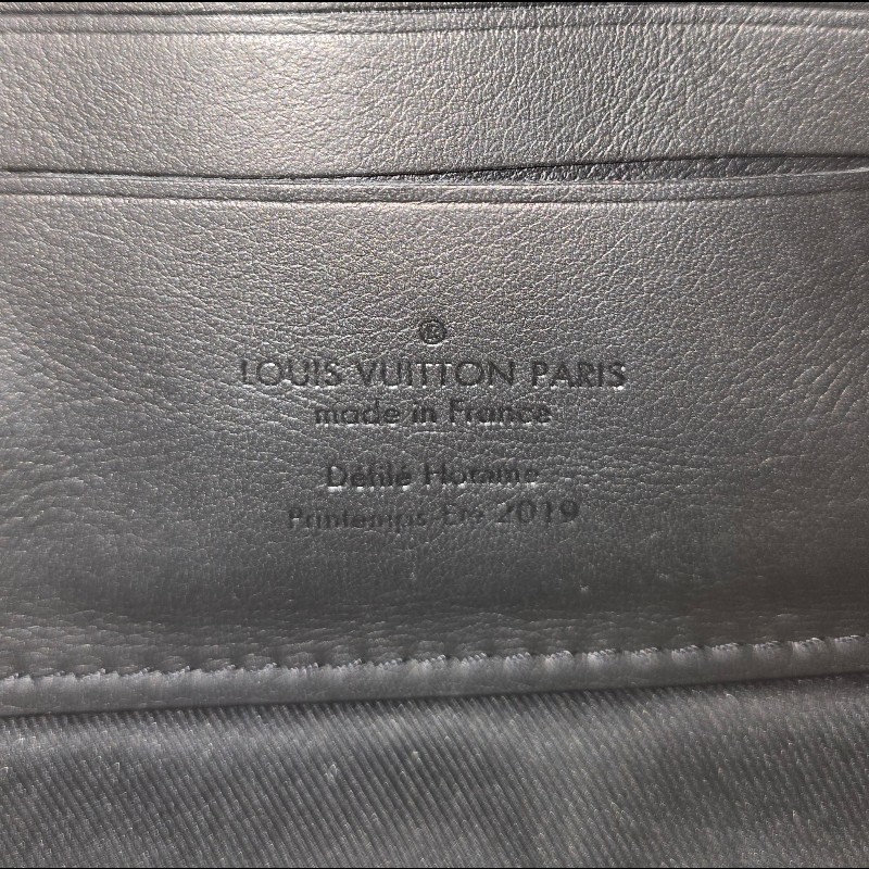 LOUIS VUITTON路易威登 黑色滿版老花壓紋小背包-9