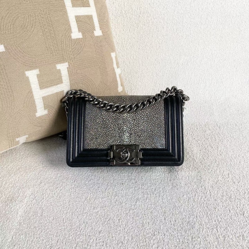 Chanel 限量leboy珍珠魚皮紋包保卡黑色 銀扣 20*13*7 98新配件塵袋-1