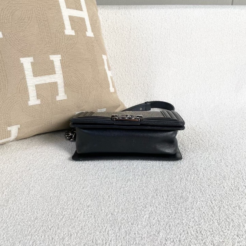 Chanel 限量leboy珍珠魚皮紋包保卡黑色 銀扣 20*13*7 98新配件塵袋-4