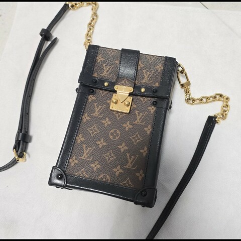 LOUIS VUITTON路易威登 經典滿版老花金釦手機包