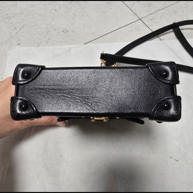 LOUIS VUITTON路易威登 經典滿版老花金釦手機包-3