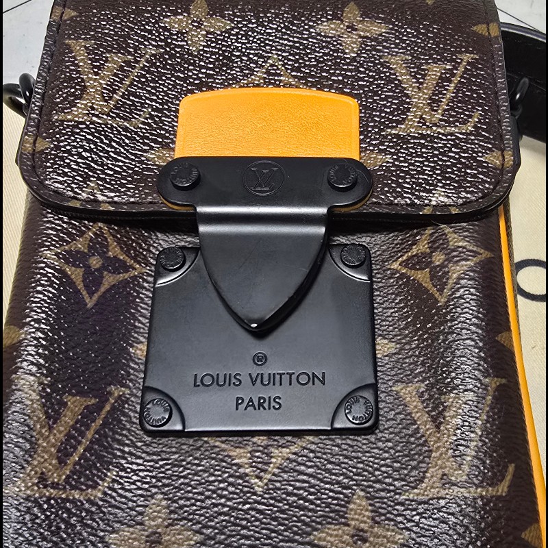 LOUIS VUITTON路易威登 老花滿版斜背包-1