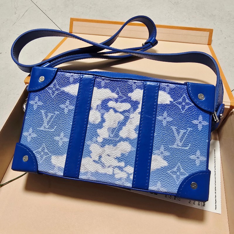 LOUIS VUITTON路易威登 Clouds Soft Trunk 雲朵箱包-0