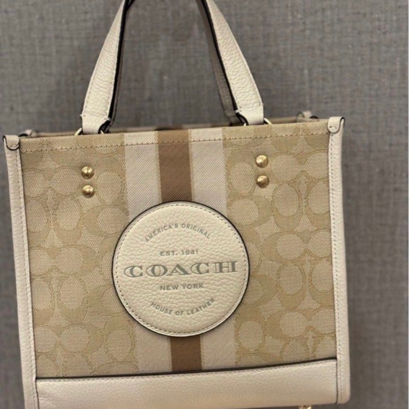 COACH Dempsey Tote 22 緹花拼皮革二用托特包-0