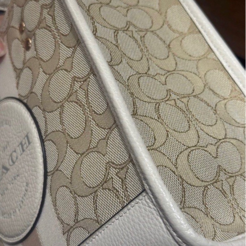 COACH Dempsey Tote 22 緹花拼皮革二用托特包-1