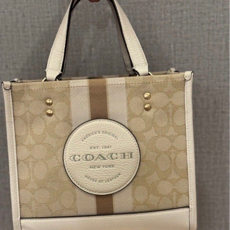 COACH Dempsey Tote 22 緹花拼皮革二用托特包-5