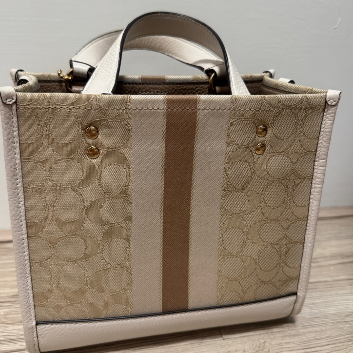 COACH Dempsey Tote 22 緹花拼皮革二用托特包-6