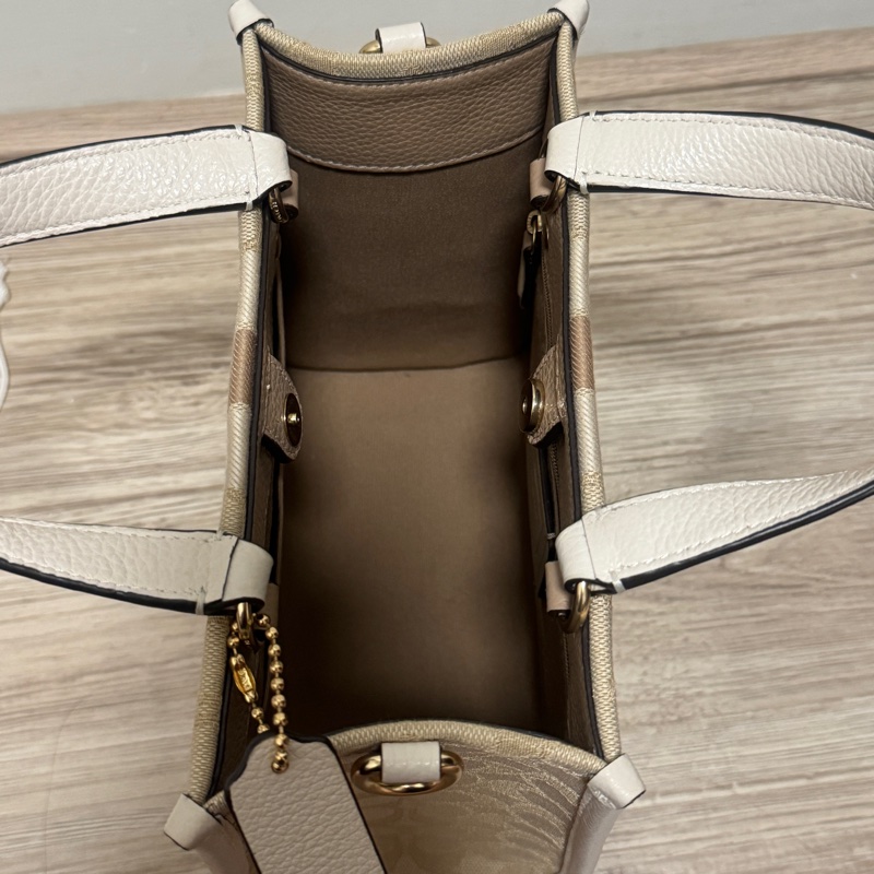 COACH Dempsey Tote 22 緹花拼皮革二用托特包-8