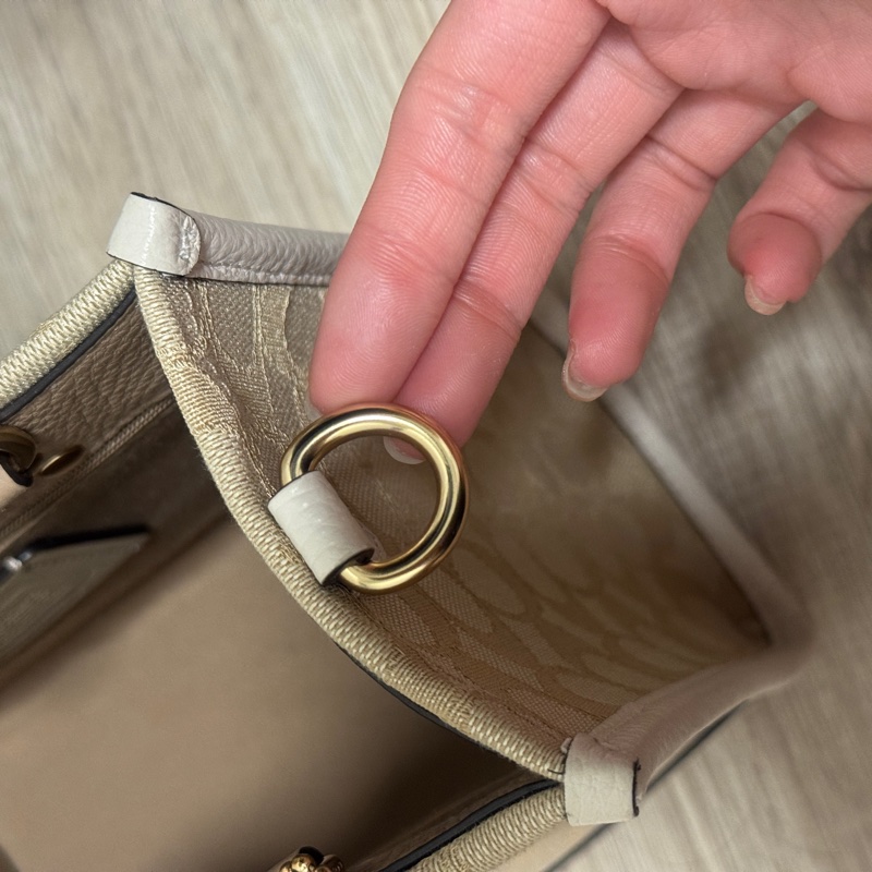 COACH Dempsey Tote 22 緹花拼皮革二用托特包-9