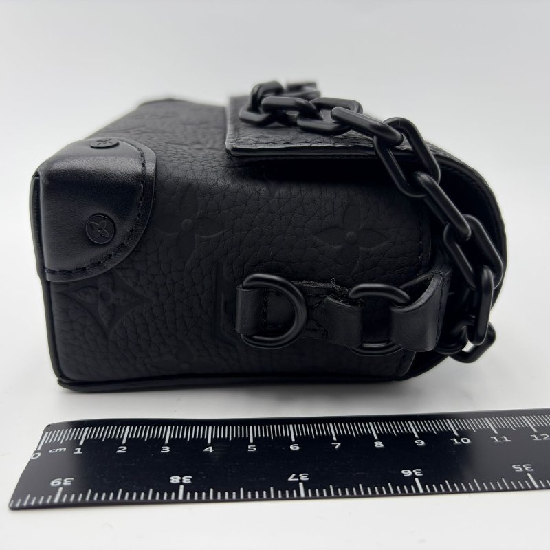 路易威登 Steamer 系列黑武士壓紋牛皮斜挎包-1