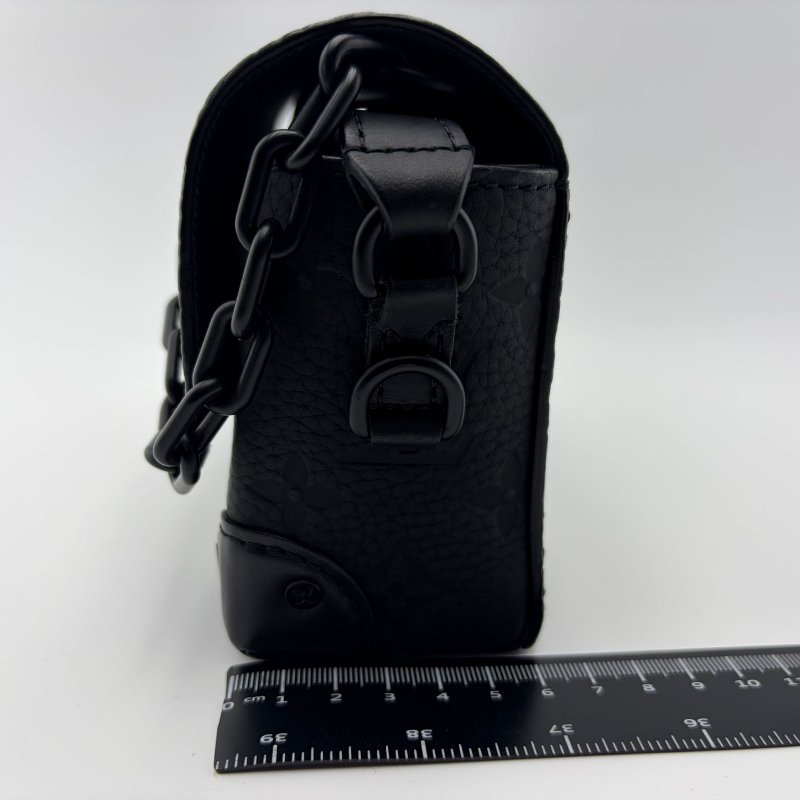 路易威登 Steamer 系列黑武士壓紋牛皮斜挎包-2